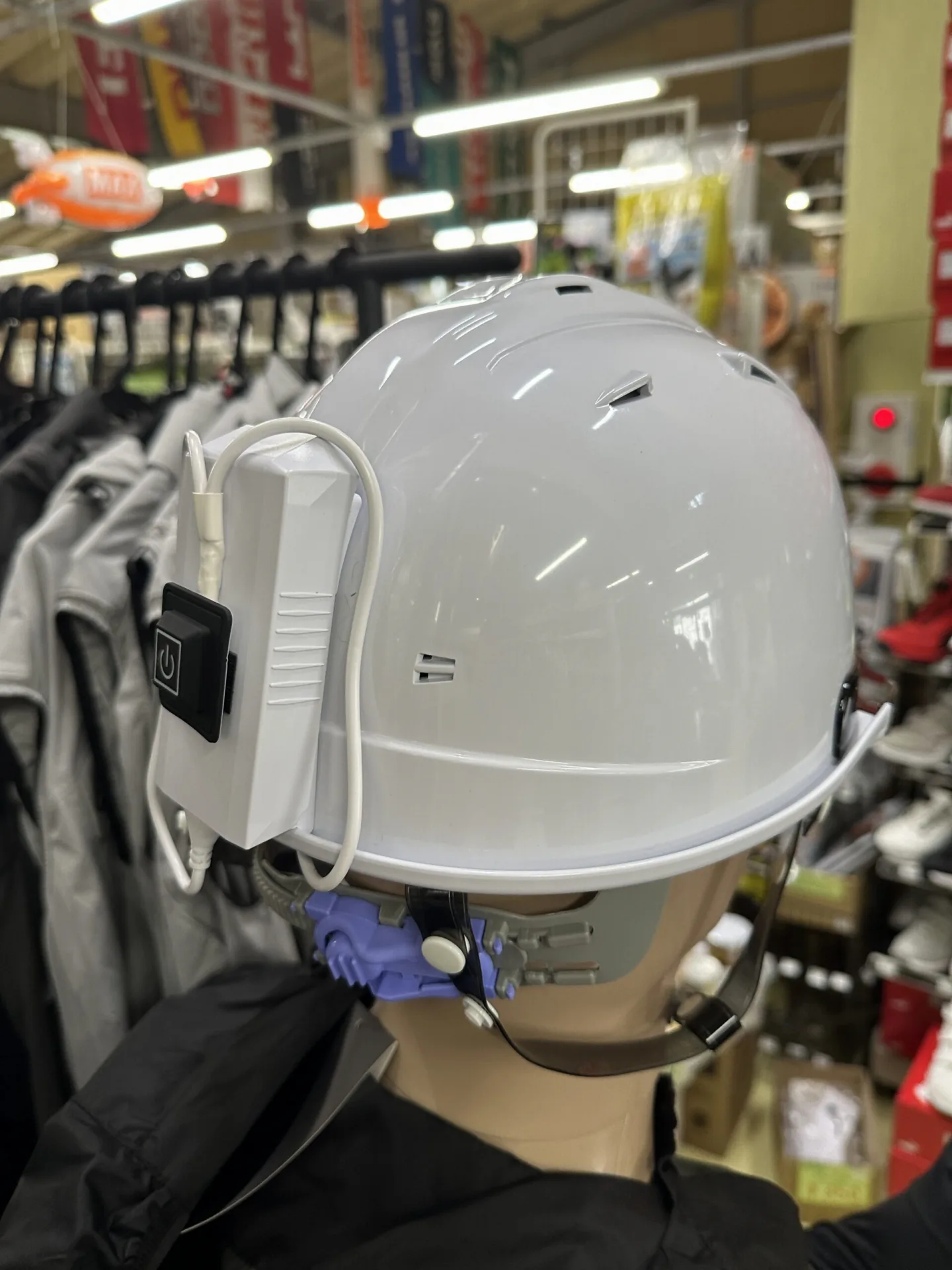 送風機内蔵型ヘルメット SS-19V AIR-REAL 背面バッテリーケース